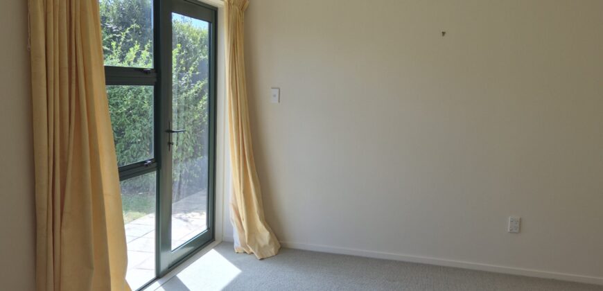 Prime OHOPE Location – Private 2 Bedroom Downstairs Unit