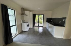 Prime OHOPE Location – Private 2 Bedroom Downstairs Unit