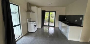 Prime OHOPE Location – Private 2 Bedroom Downstairs Unit