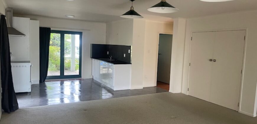 Prime OHOPE Location – Private 2 Bedroom Downstairs Unit