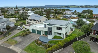 Ocean & Harbour Views – Executive Living with Unique Features
