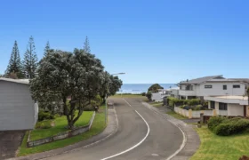 Prime OHOPE Location – Private 2 Bedroom Downstairs Unit