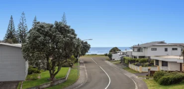 Prime OHOPE Location – Private 2 Bedroom Downstairs Unit