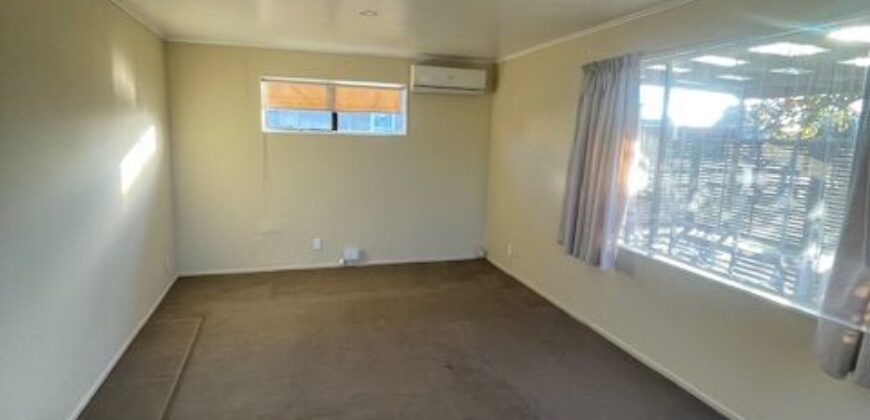 SPACIOUS FRONT UNIT – LONG TERM RENTAL