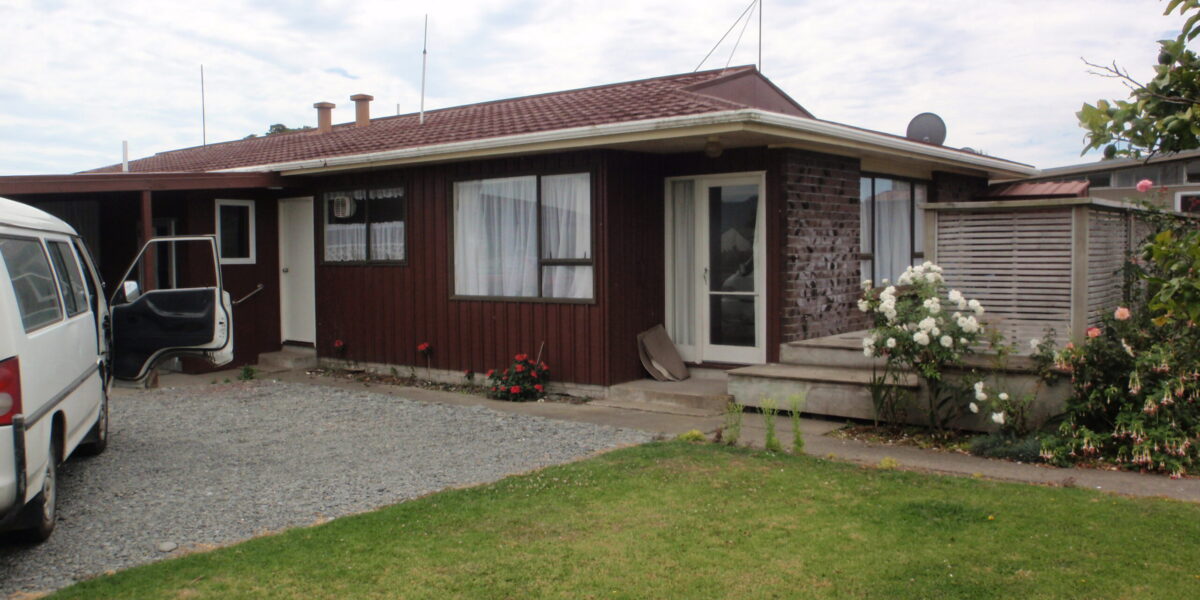 SPACIOUS FRONT UNIT – LONG TERM RENTAL