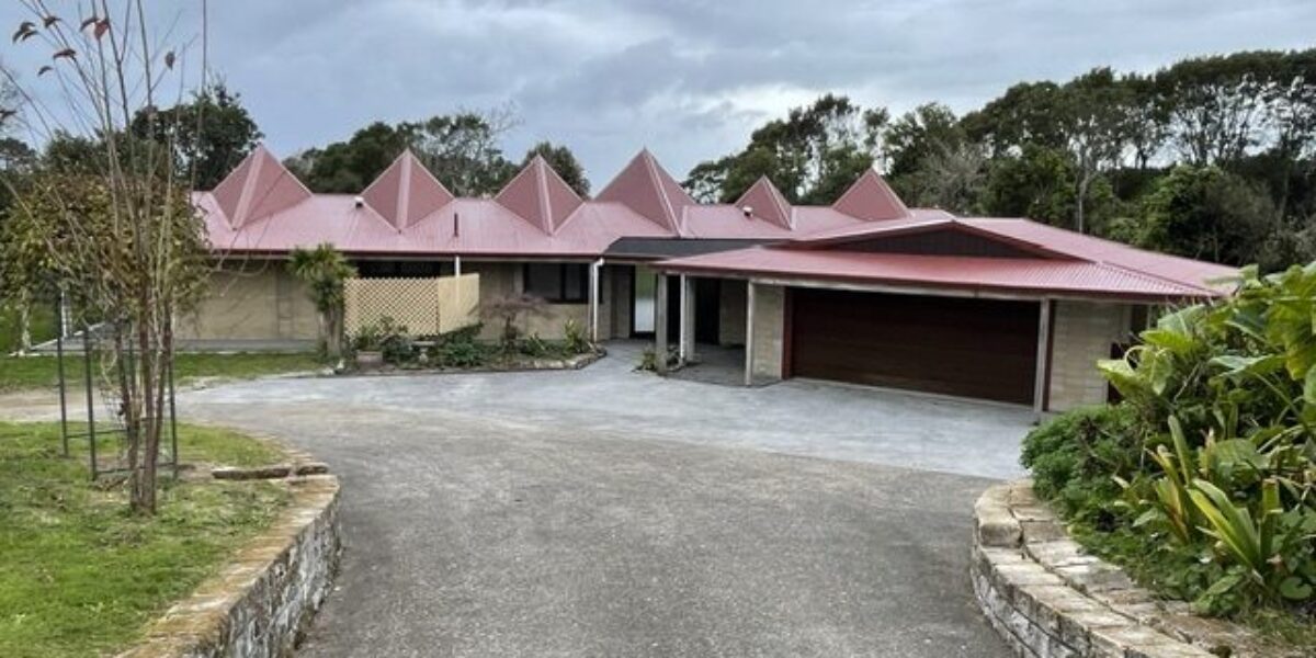 DREAM HOME – STUNNING RENOVATED ARCHITECTURAL RETREAT