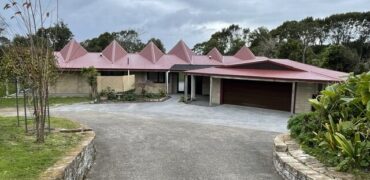 DREAM HOME – STUNNING RENOVATED ARCHITECTURAL RETREAT