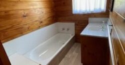 Peaceful Rural Retreat – Private, Fully Fenced & Pet Friendly