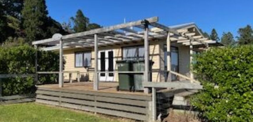 Peaceful Rural Retreat – Private, Fully Fenced & Pet Friendly