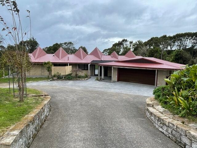 Dream Home – Stunning Renovated Architectural Retreat