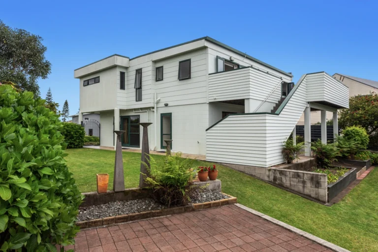 Spacious 2 Bedroom Downstairs Unit – Prime Ohope